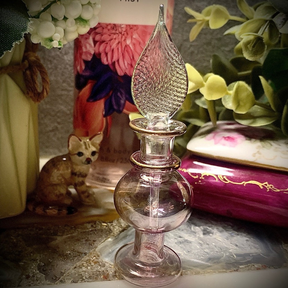 2202 Elegant Pink Glass Mini Perfume Bottle - Picture 1 of 7